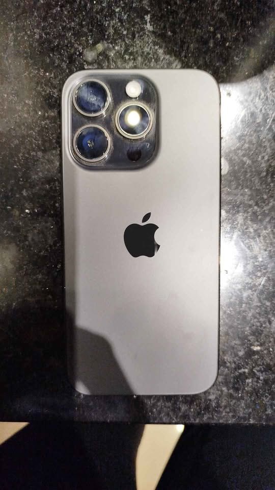 Vendo iPhone 15 pro de 256