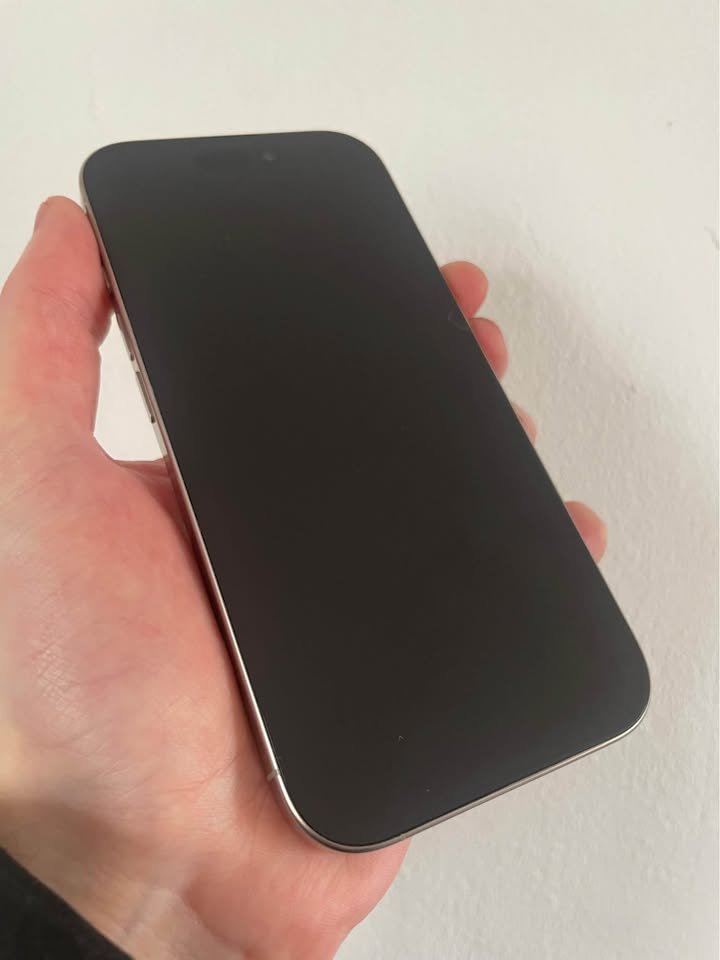 VENDO IPHONE 16 PRO EXCELENTES CONDICIONES
