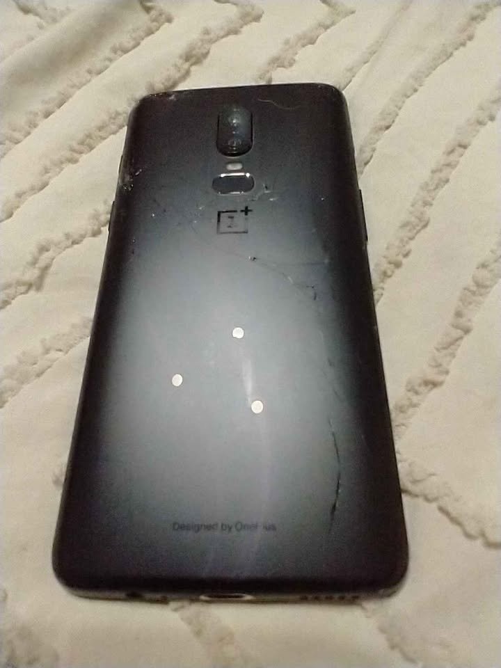 Oneplus 6 de 256gb y 8gb ram vendo o permuto pantalla y camara exelente