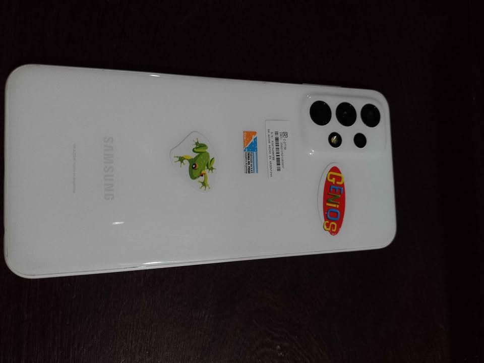 Vendo Samsung a23 blanco bloqueado, está como nuevo