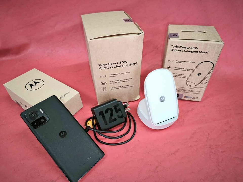 Vendo Motorola Edge 30 Ultra.