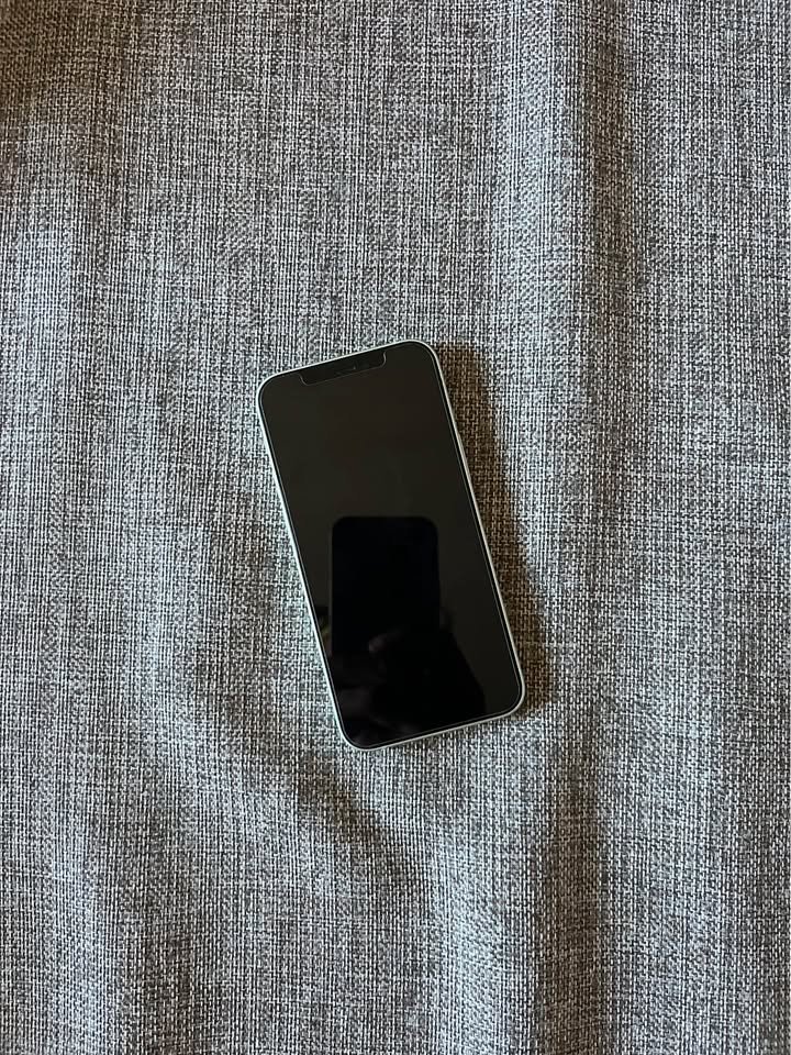 iPhone 12 mini 128 gb. En excelente estado.