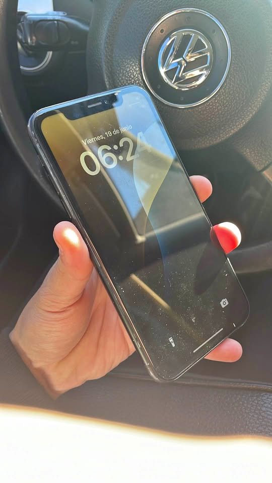 Iphone xr 100% y 64Gb minimo detalle atras no afecta $180.000