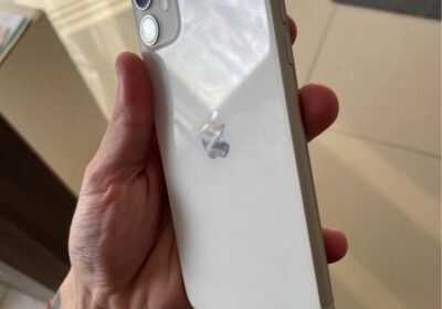 IPhone 11 (81% y 64Gb) se le hacen lineas en el modulo no afecta funcionamiento