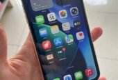 IPhone 11 (81% y 64Gb) se le hacen lineas en el modulo no afecta funcionamiento