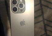 Vendo Iphone 15 pro. Permuto solo por modelo superior.