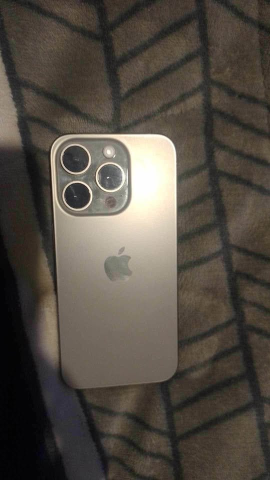 Vendo Iphone 15 pro. Permuto solo por modelo superior.