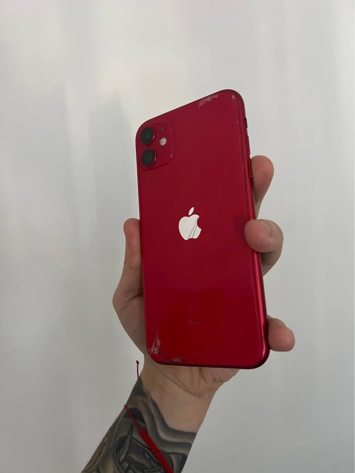 IPhone 11 (99% 64Gb) trizado atras no afecta funcionamiento 220mil