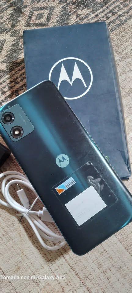 Vendo celular Motorola e13