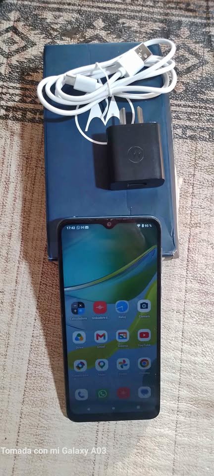 Vendo celular Motorola e13
