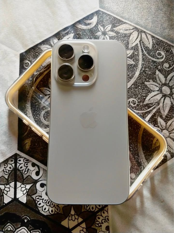 Vendo o permuto por 110cc, pongo diff, IPhone 15 pro, 98%🔋 original, 128gb, 8gb ram, como nuevo.