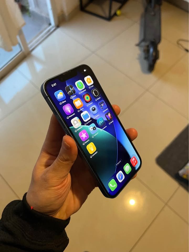 IPhone 13 73% y 138Gb (impecable) recibo iphone menor 450mil