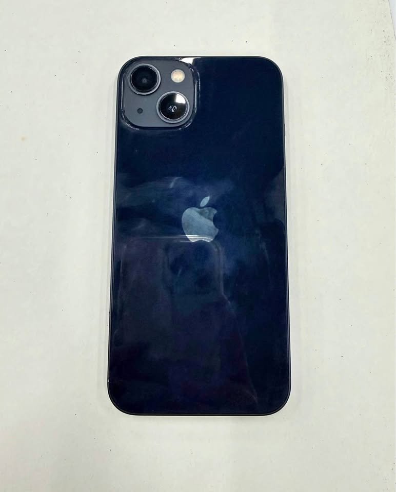 Vendo phone 13 con cargador y 4 fundas de regalo