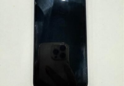 Vendo phone 13 con cargador y 4 fundas de regalo