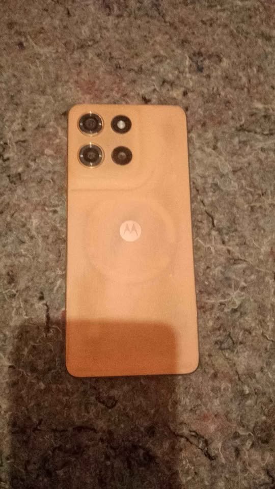 Vendo moto g15 el unico detalle esta en la parte de atrás