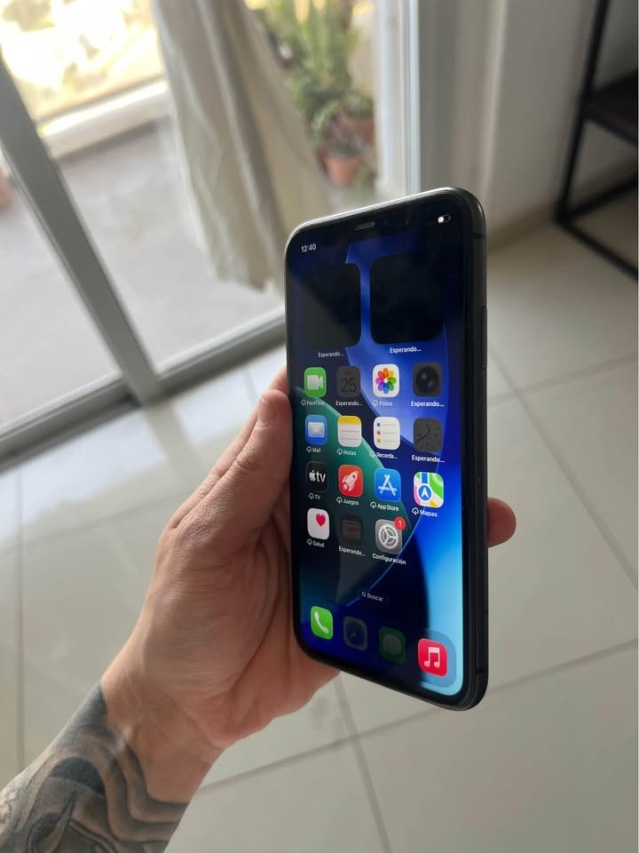 IPhone 11 (87% 64Gb) recibo iphone menor impecable ($280.000)