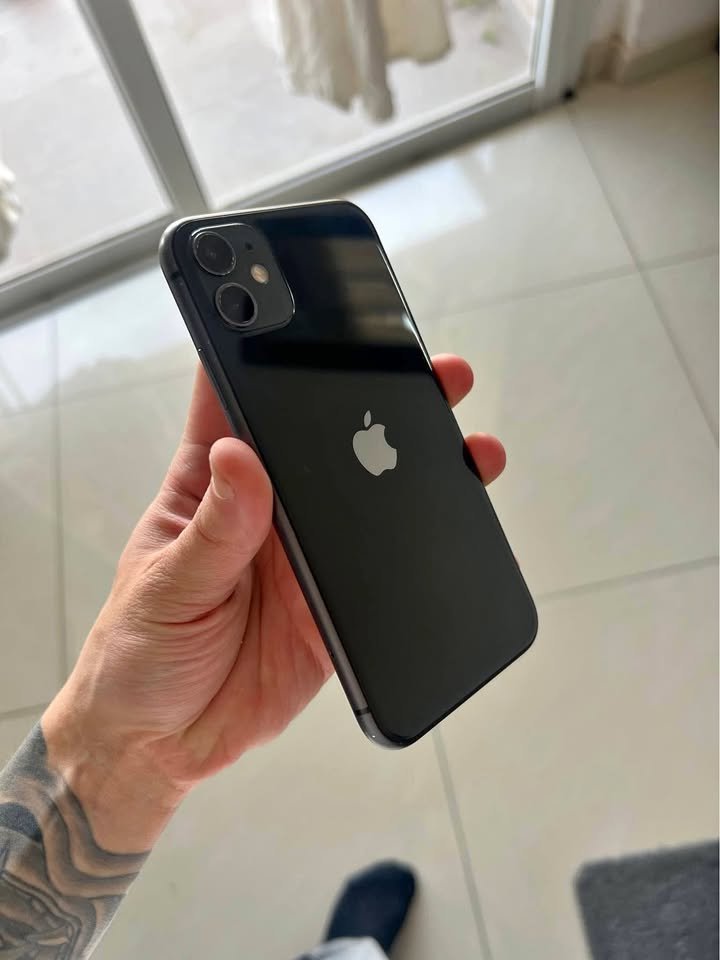 IPhone 11 (87% 64Gb) recibo iphone menor impecable ($280.000)