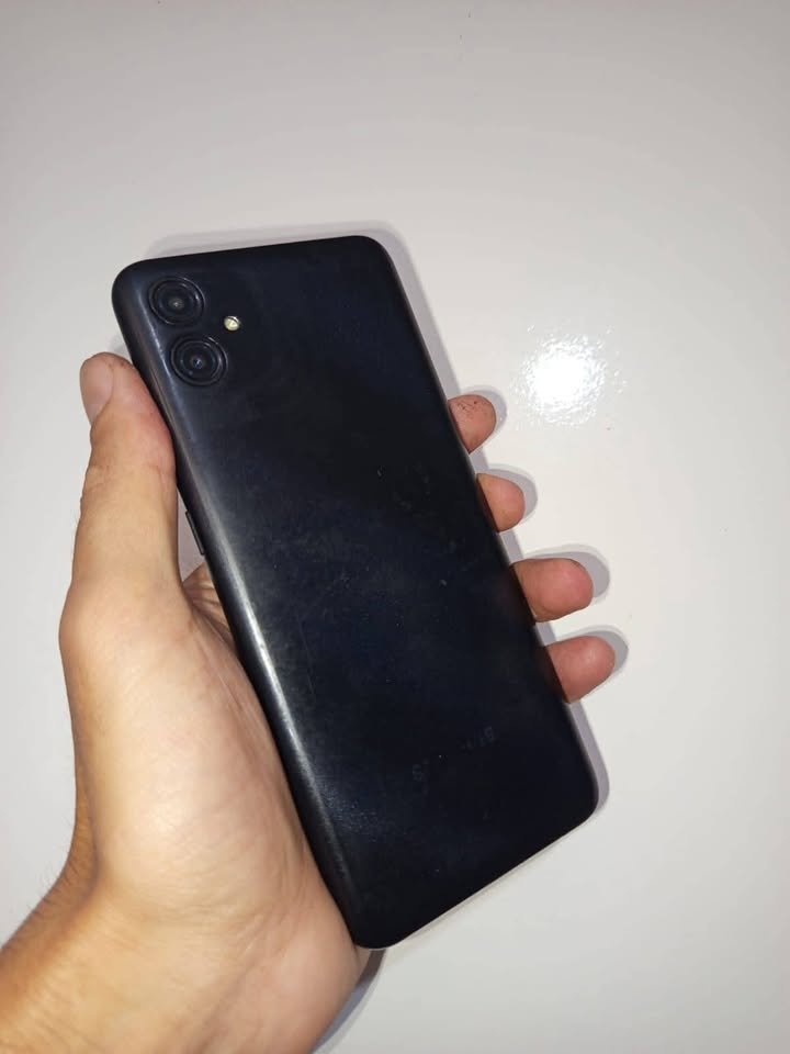 Vendo Samsung a04e liberado de fabrica Sin detalles Llevo a domicilio aproveché!!!