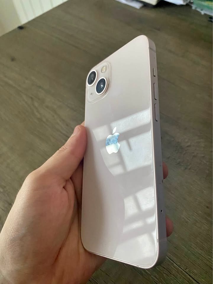 iphone 13 – 80% y 128GB – no le anda la selfie (pero si face id) 350mil (recibo menor)