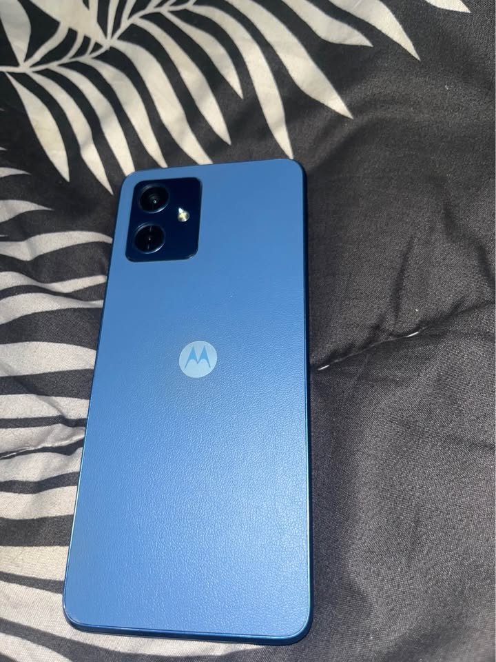 Vendo moto g54 de 128 gb y 8 de ram 1 mes de uso con caja completo