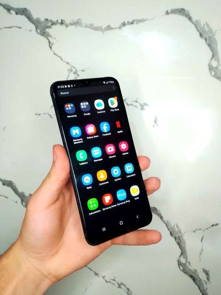 Vendo Samsung a02s liberado 65mil unico detalle apena borrosa la cámara frontal