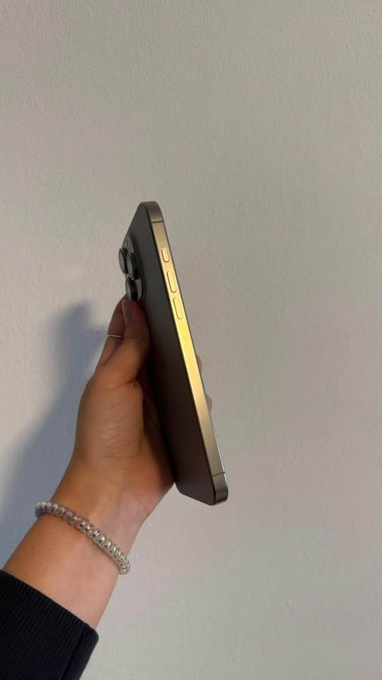 iPhone 16 PRO MAX de 256gb – usado con 90% de batería original