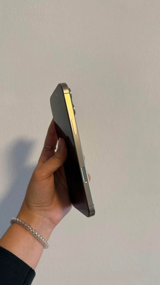 iPhone 16 PRO MAX de 256gb – usado con 90% de batería original