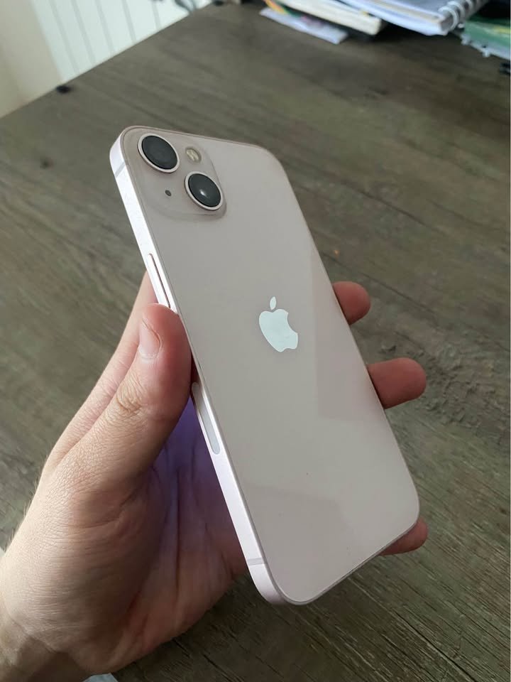 iphone 13 – 80% y 128GB – no le anda la selfie (pero si face id) 350mil (recibo menor)