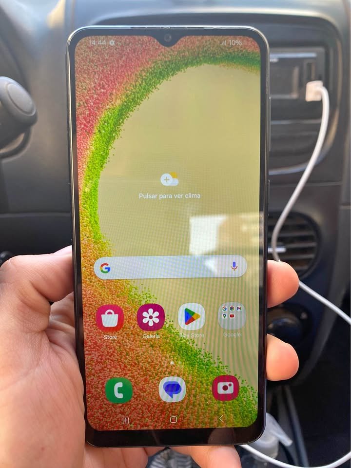 Vendo Samsung a 04 impecable liberado de fábrica tiene vidrio templado nuevo llevo a domicilio!!!