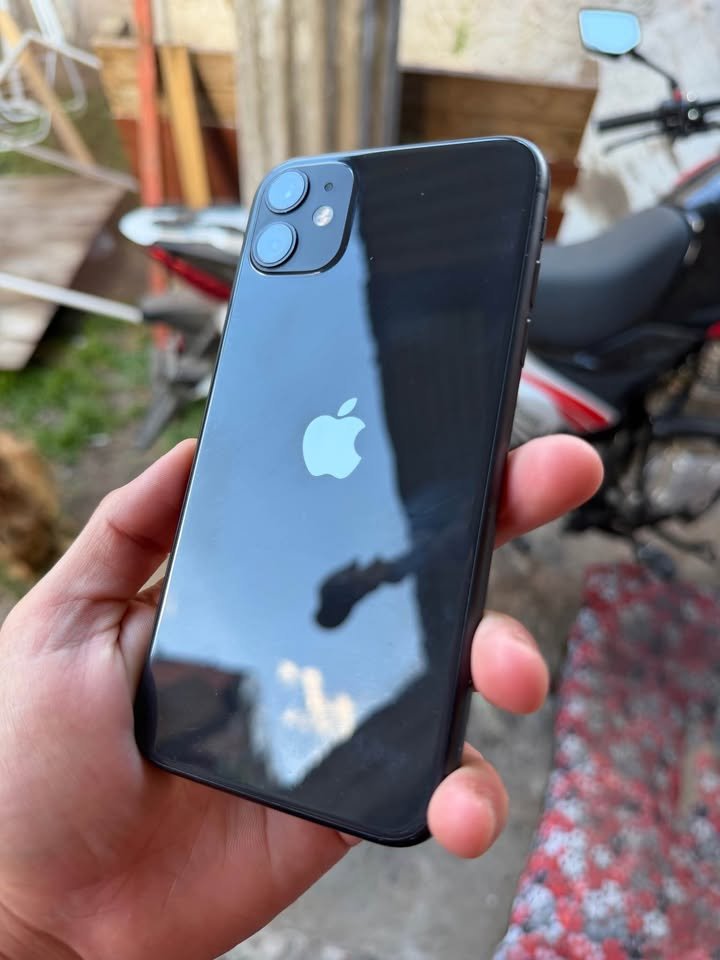 Vendo iPhone 11 Black 128gb 75% libre de todo !
