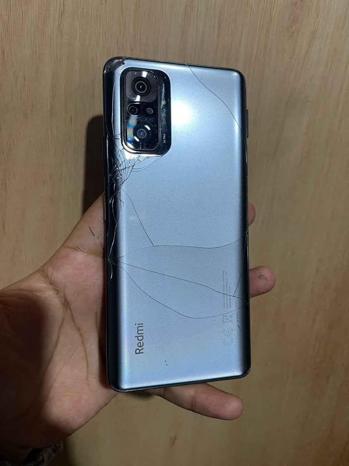 $110 redmi note 10 pro 128 GB con detalle en la tapa no afecta El uso libre de fabrica (Caba)