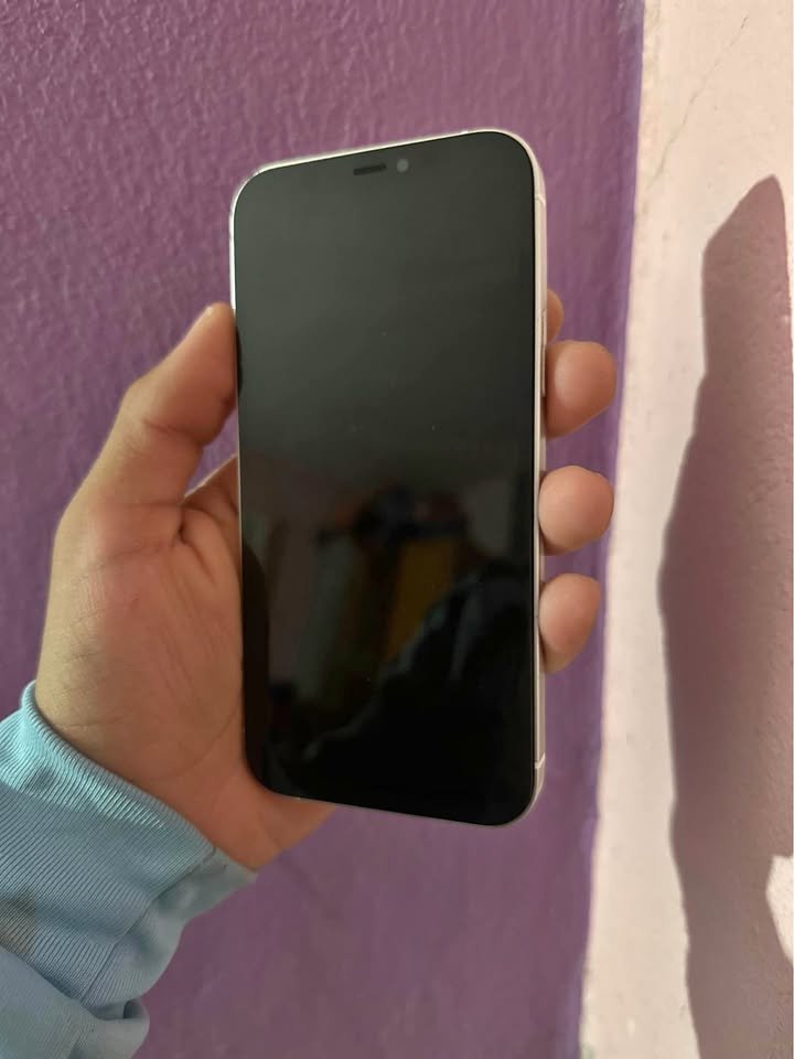 iPhone 12 128gb batería al 80🔋