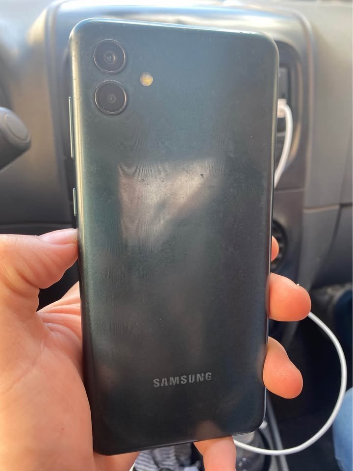 Vendo Samsung a 04 impecable liberado de fábrica tiene vidrio templado nuevo llevo a domicilio!!!