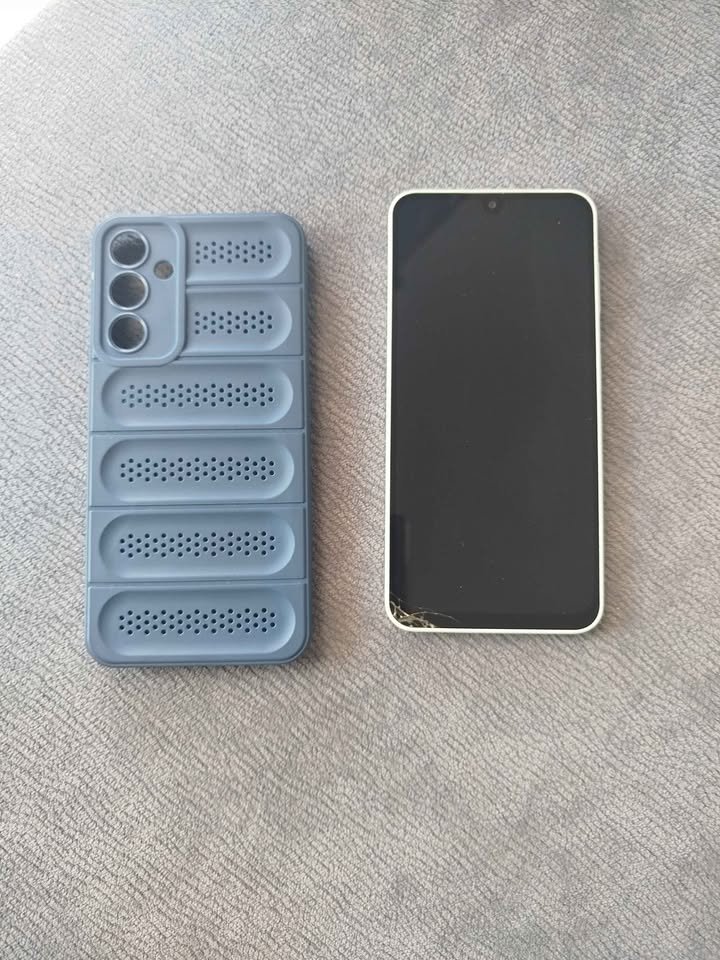 Vendo Samsung A16 para personal único detalle en la punta de la pantalla. Resto excelente