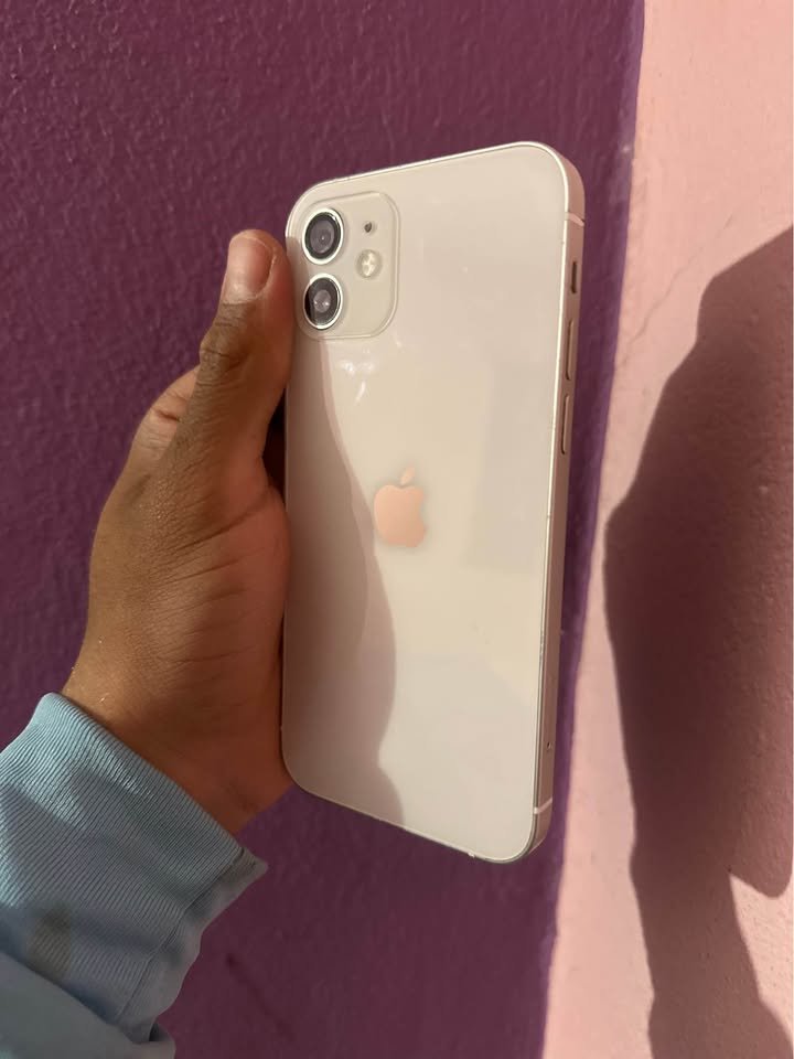 iPhone 12 128gb batería al 80🔋