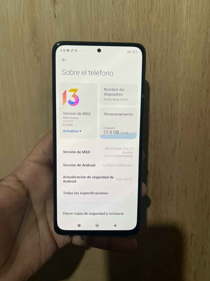 $110 redmi note 10 pro 128 GB con detalle en la tapa no afecta El uso libre de fabrica (Caba)