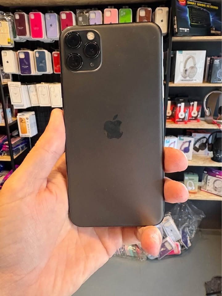 11 pro Max gris 256gb 71%🔋. (230usd) 12 azul 128gb. 91%🔋. (240usd) 16lila 128gb. 93%🔋630usd