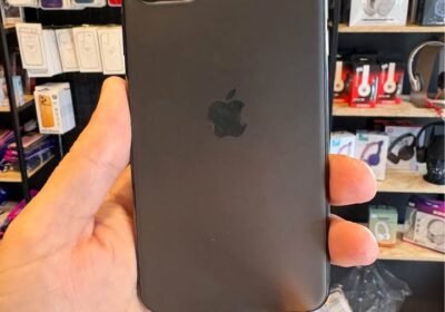 11 pro Max gris 256gb 71%🔋. (230usd) 12 azul 128gb. 91%🔋. (240usd) 16lila 128gb. 93%🔋630usd