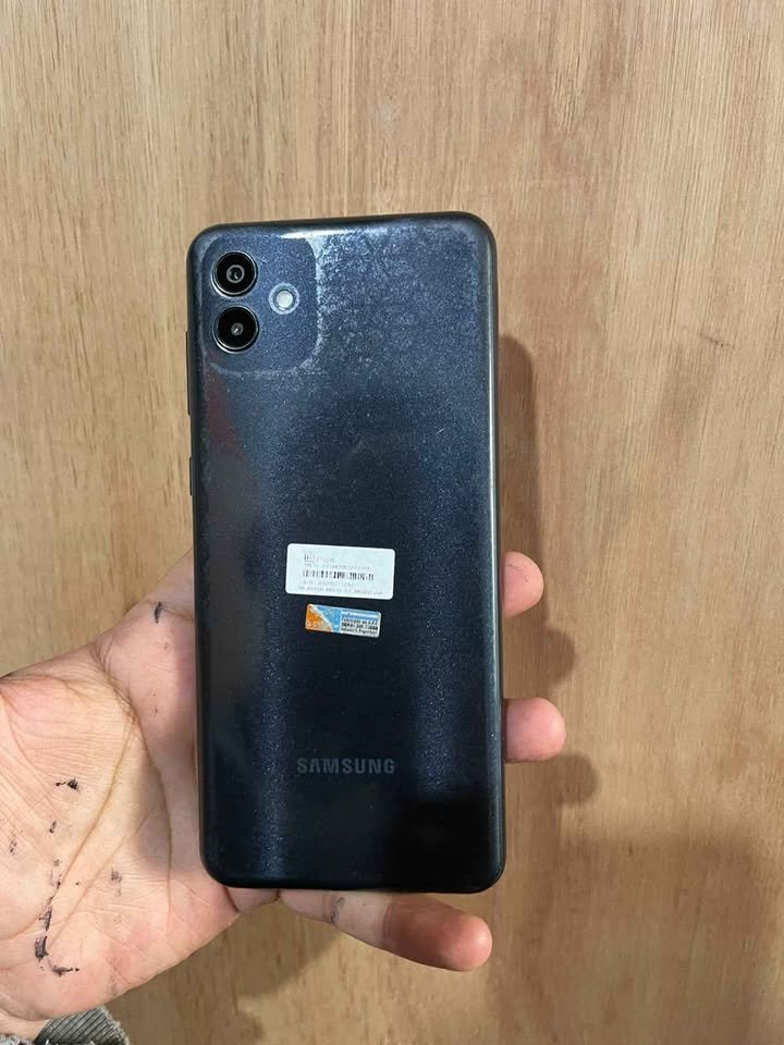Samsung A02 libre de fabrica (único detalle la pantalla)