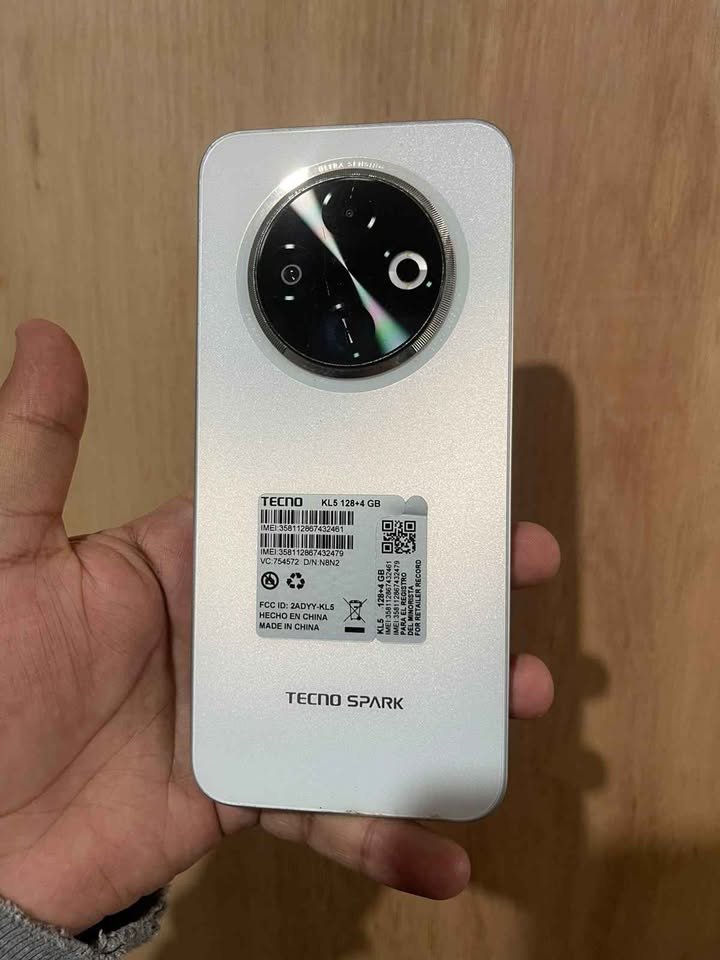 $130.000 tecno spark 30C 128 GB 4 + 2 RAM impecable con funda dual SIM (Caba)