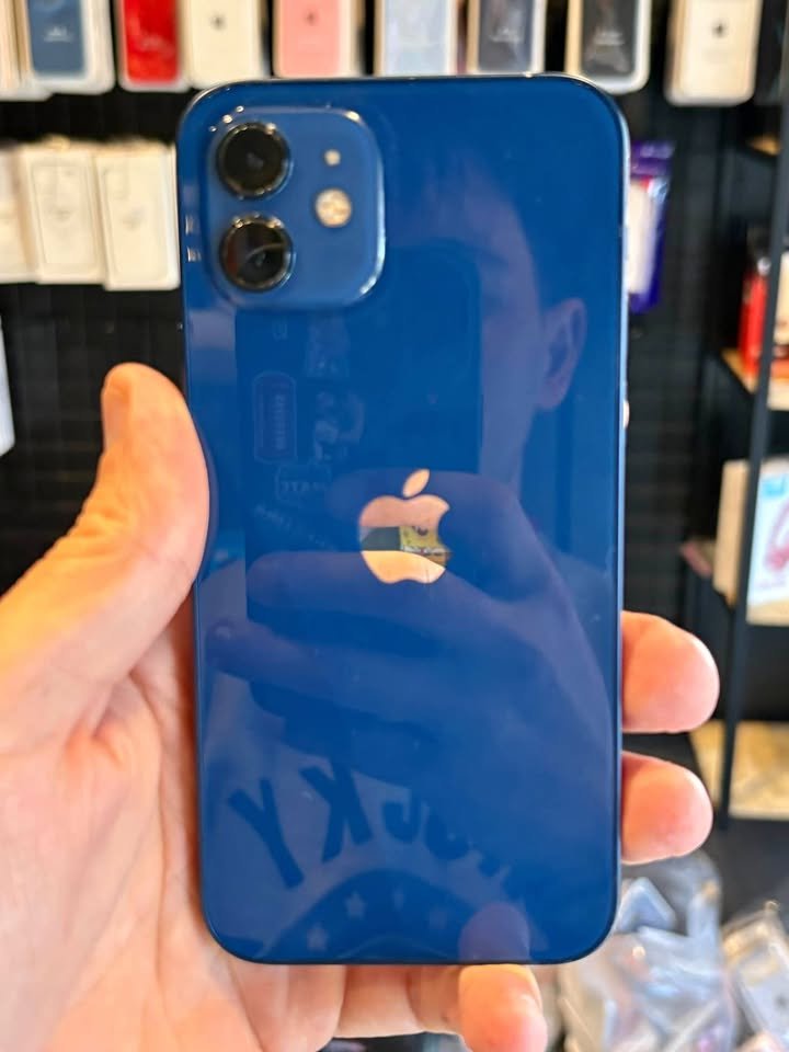11 pro Max gris 256gb 71%🔋. (230usd) 12 azul 128gb. 91%🔋. (240usd) 16lila 128gb. 93%🔋630usd