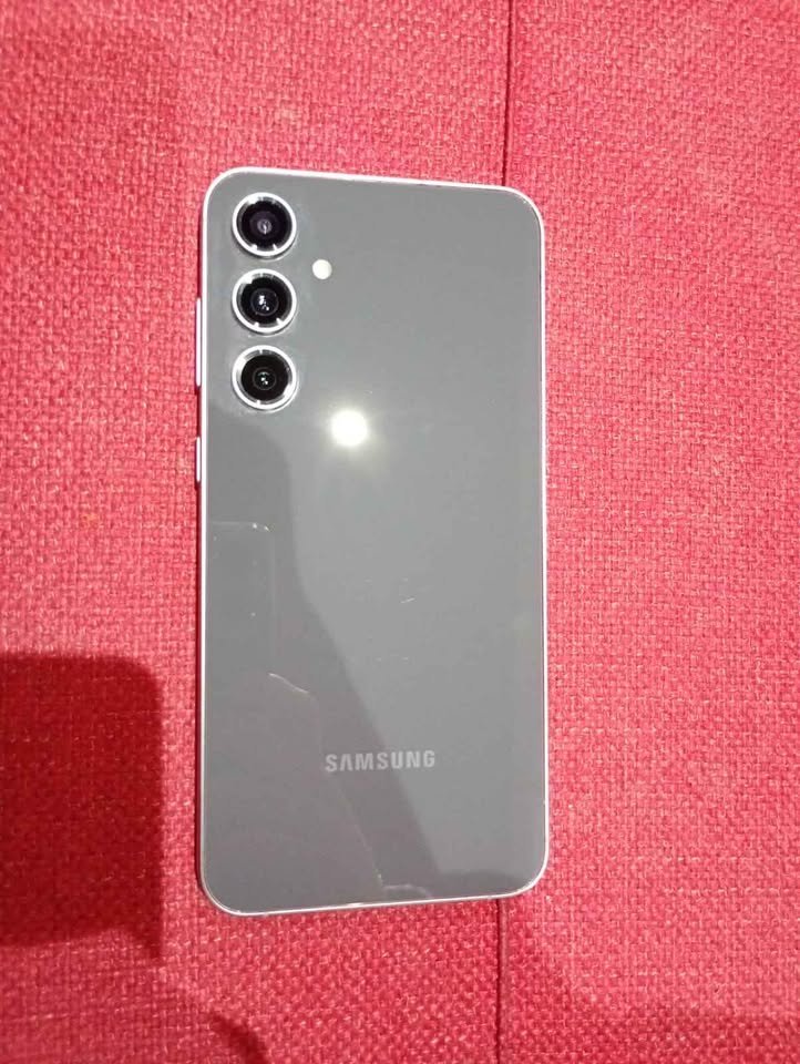 Samsung S23 fe 128 gb/ 8gb de ram + funda negra de silicona