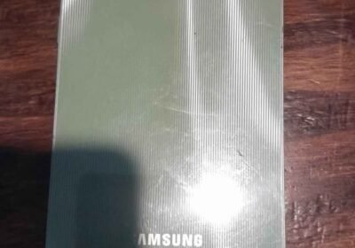 Vendo Samsung galaxy a05 128 gb 4ramcon cargador y vidrio templado puesto precio publicado no llevo