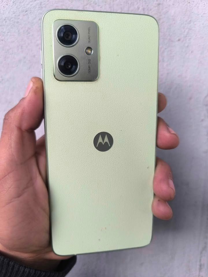 Motorola g54 5g solo a wi-fi, está impecable sin detalles Tiene 128gb 6 de ram, doble camaras de 50