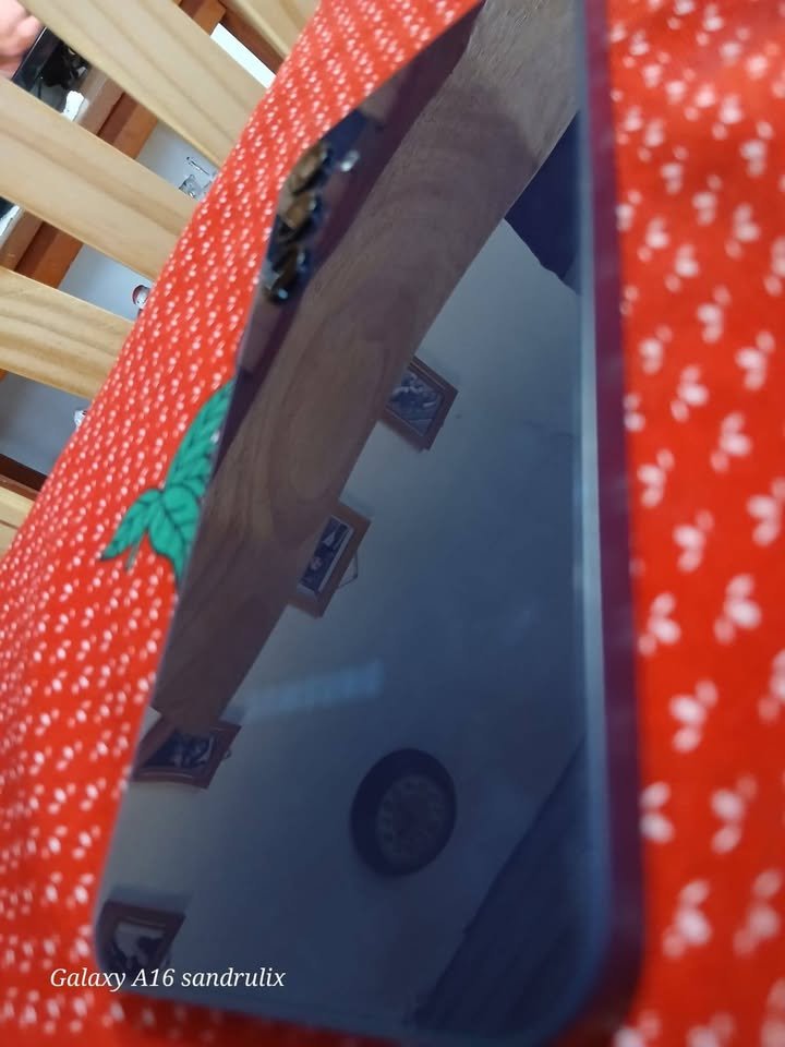 Vendo Samsung a15 con dos fundas de regalo azul y rosa