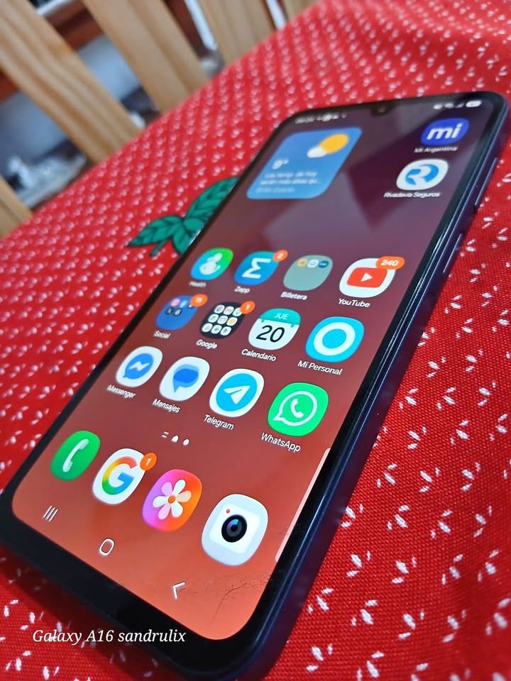 Vendo Samsung a15 con dos fundas de regalo azul y rosa