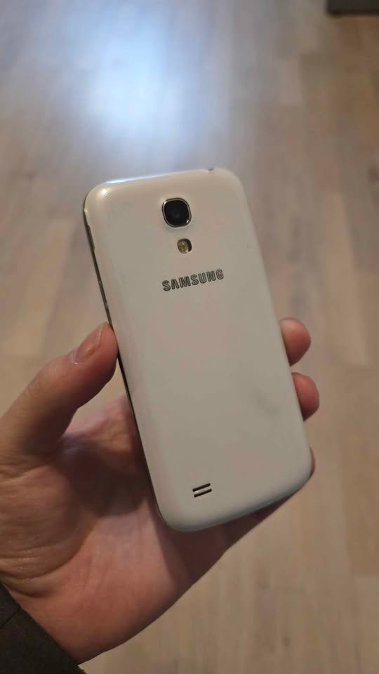 SAMSUNG GALAXY S4 MINI SOLO PERSONAL 8GB ANDROID 9 EN BUENAS CONDICIONES