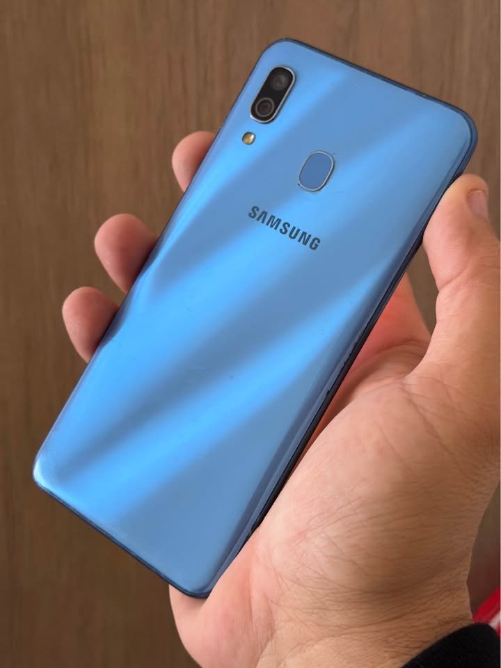 Vendo SAMSUNG A30 libre 32gb 3ram huella , IMPECABLE, NO PERMUTO