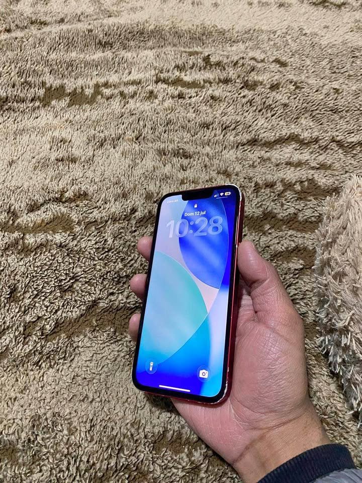 VENDO IPHONE 13 ROJO