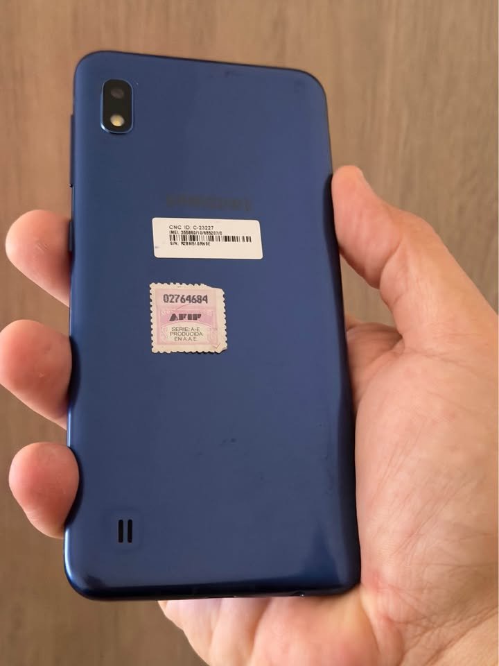 Vendo Samsung A10 libre 32gb , IMPECABLE, NO PERMUTO